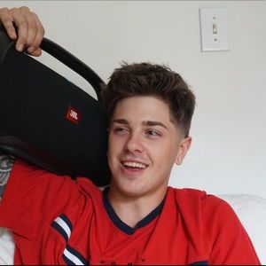 Meet your Posher, Logan